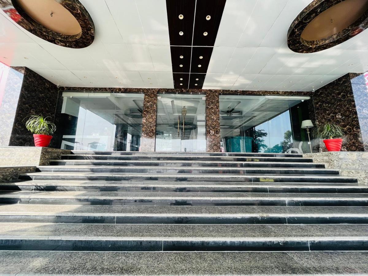 The Grand Lajja - All Staff Vaccinated Hotel Bahadrabad Luaran gambar